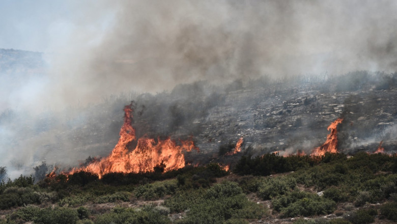Photo of video | Un depozit de muniții a sărit în aer, în Grecia, din cauza incendiilor